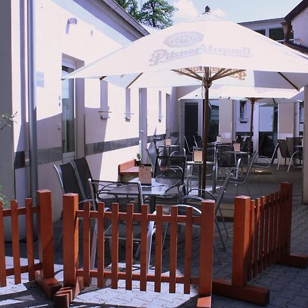 Penzion A Caferestaurant U Lavky Chrudim Buitenkant foto