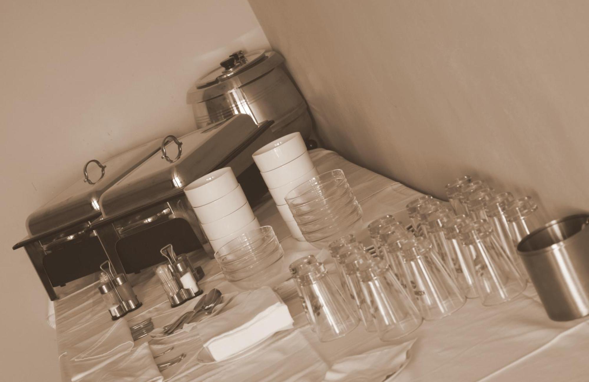 Penzion A Caferestaurant U Lavky Chrudim Buitenkant foto