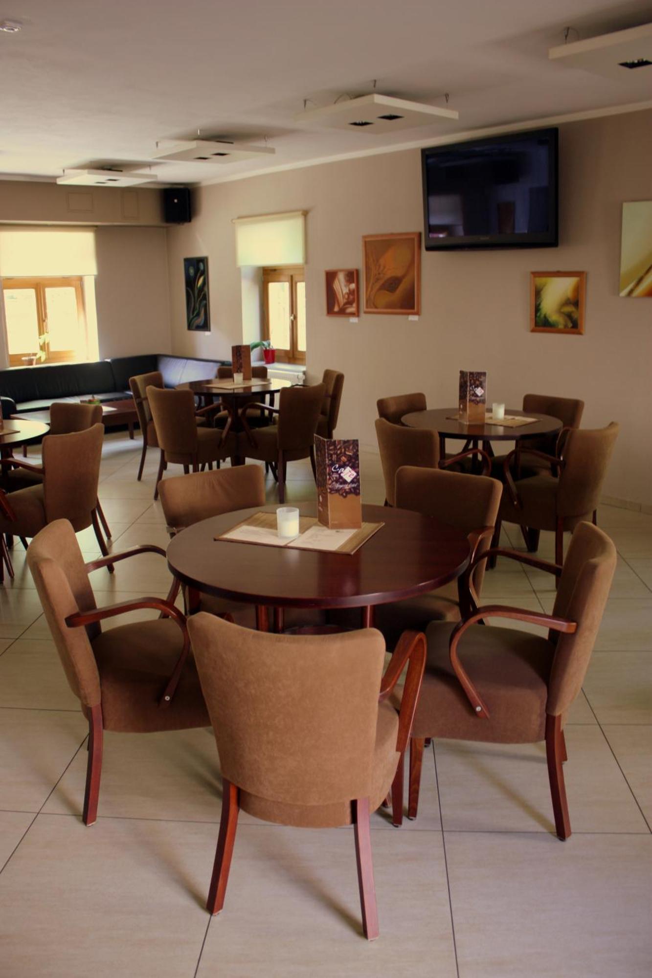 Penzion A Caferestaurant U Lavky Chrudim Buitenkant foto
